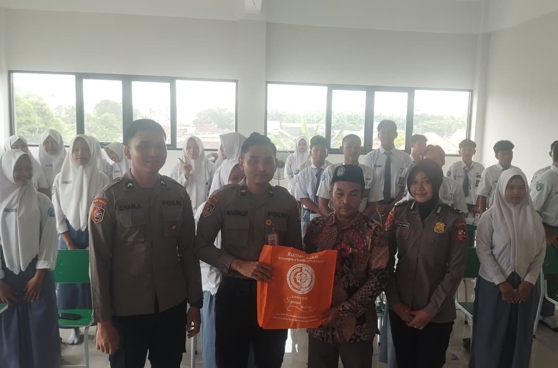 https://smawalisongogempol.sch.id/laravel-filemanager/photos/shares/foto%20pusdik.jpeg